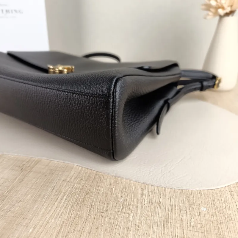 Chanel Shoulder Bag 26k Black Calfskin Medium 31.5 × 8 × 18.5 cm — detail view 13 of 13