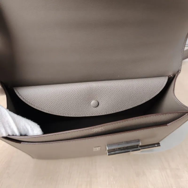 Hermès Crossbody Bag Verrou 23 Epsom Calfskin One Size 23 × 7 × 18 cm — detail view 2 of 13