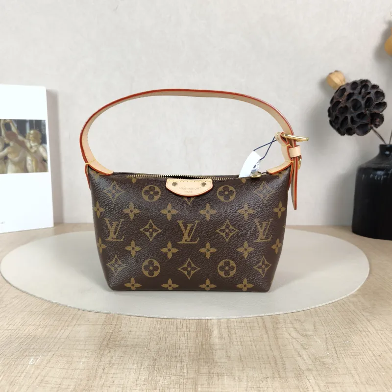 Louis Vuitton Shoulder Bag Pochette Hills Monogram PVC One Size 18.5 × 6.5 × 11 cm