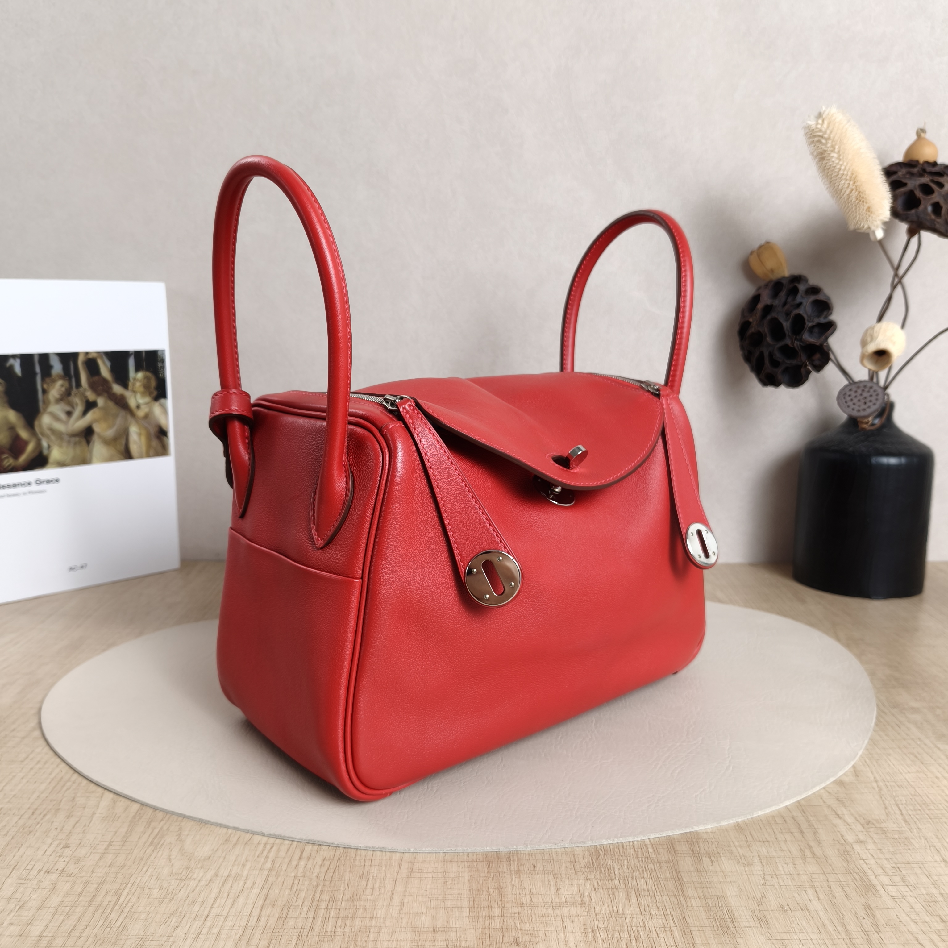 Hermès Crossbody Bag Lindy 26Red Small — cover view 5 of 10