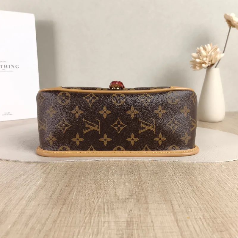 Louis Vuitton Crossbody Bag Diane Baguette Bag Shoulder Strap PVC Small 24 × 9 × 15 cm — cover view 4 of 6