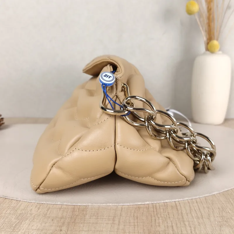 Chloé Shoulder Bag Shoulder Bag Taupe Calfskin One Size 31 × 17 × 14 cm — detail view 2 of 9