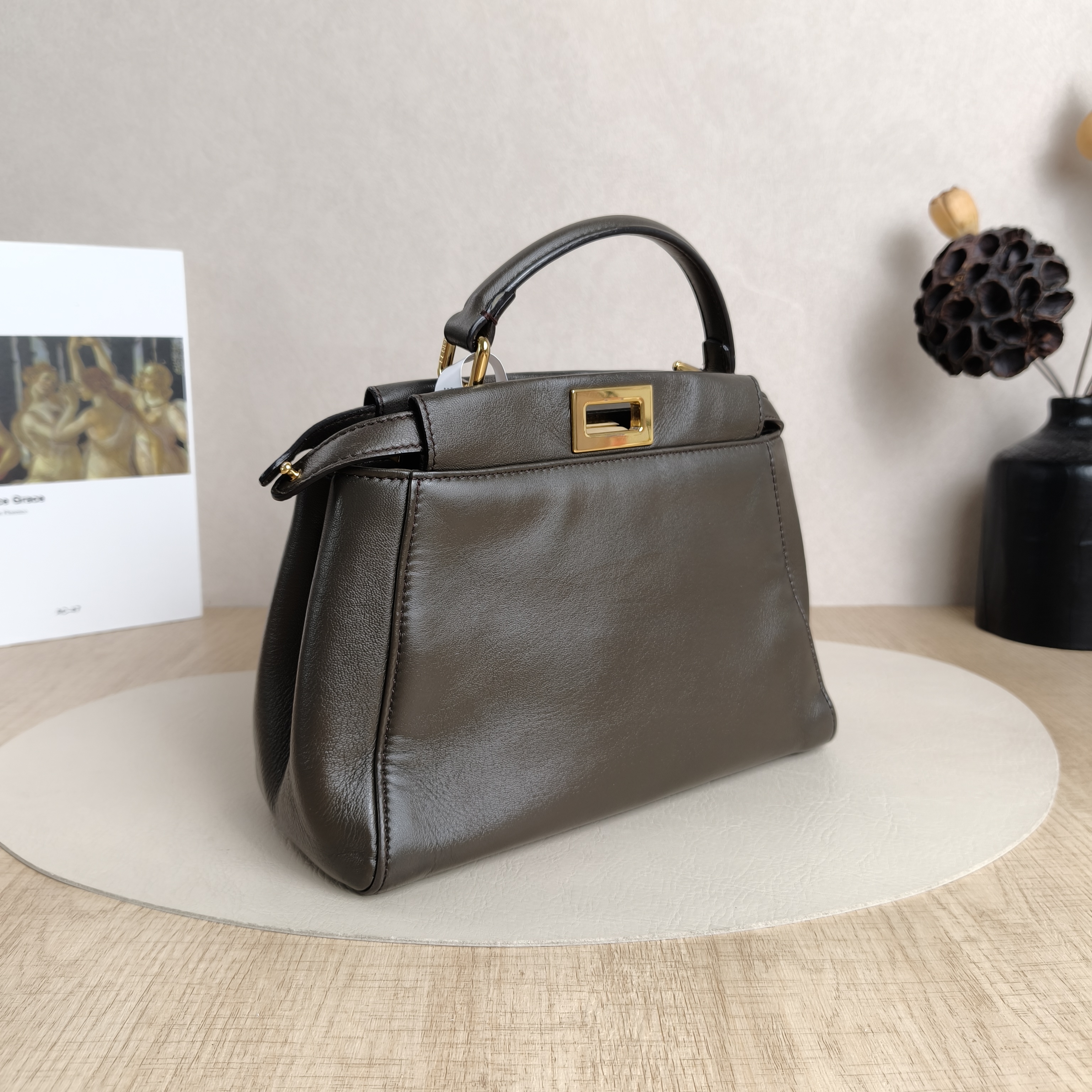 FENDI Crossbody Bagpeekaboo lconic Crossbody Bag Lambskin Small23 × 11 × 18 cm — cover view 4 of 6