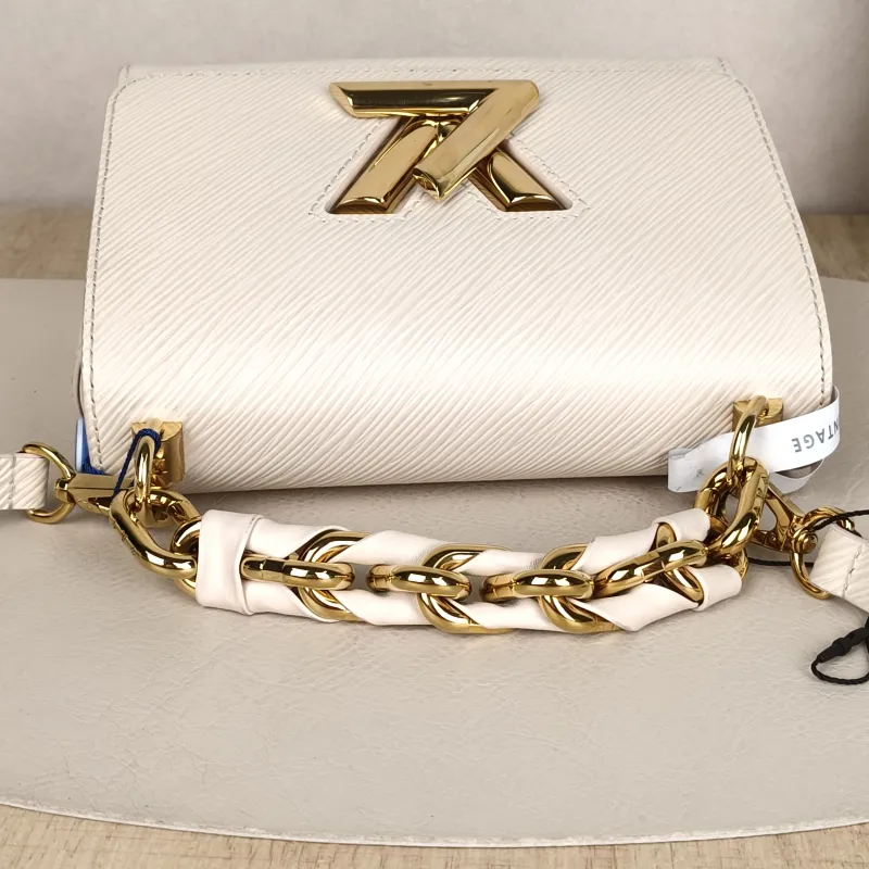 Louis Vuitton Crossbody Bag Twist White Epi Embossed Calfskin Small19 × 9 × 15 cm — detail view 5 of 11