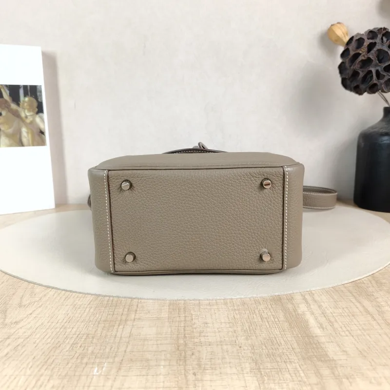 Hermès Crossbody Bag Lindy Mini 1918 TC Calfskinmini19 × 9.5 × 13 cm — cover view 3 of 6