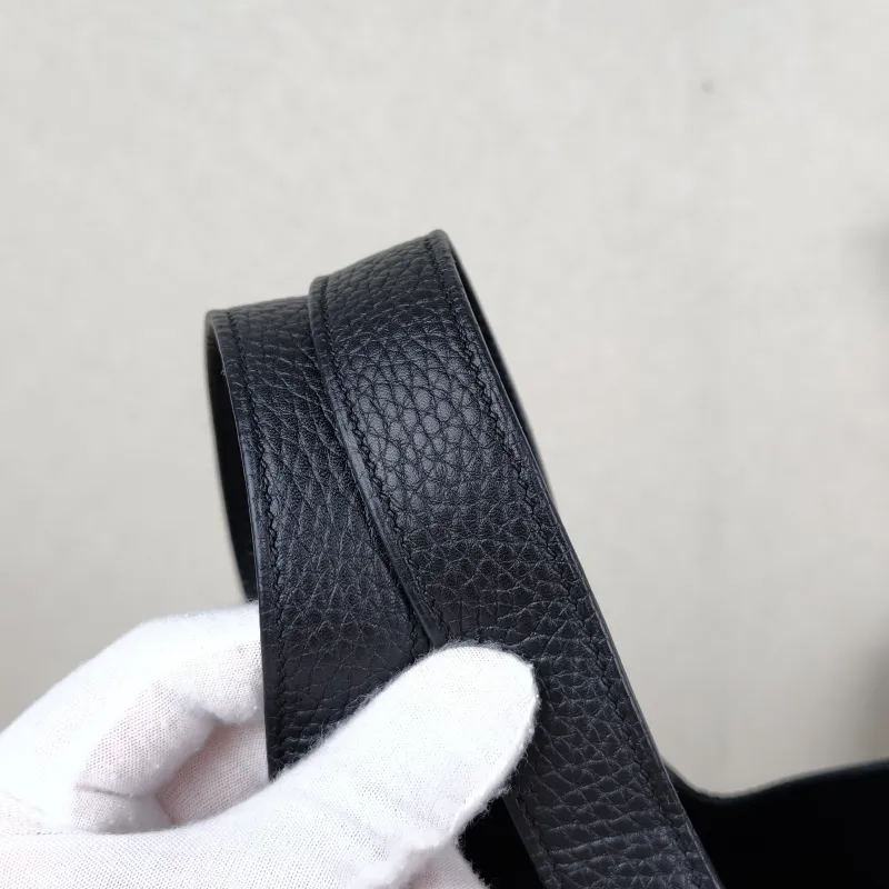 Hermès Top Handle Bag Picotin Lock 22 22 Black TC Calfskin Medium 22 × 17 × 21 cm U — detail view 10 of 11