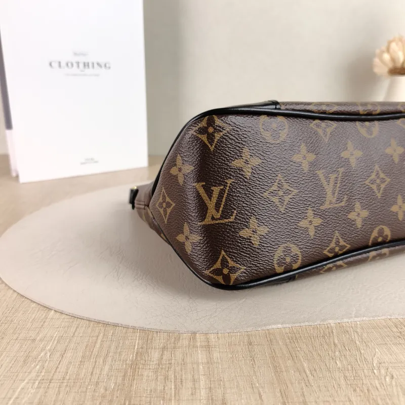Louis Vuitton Crossbody Bag Boulogne PVC Small 26 × 9.5 × 16 cm — detail view 4 of 11