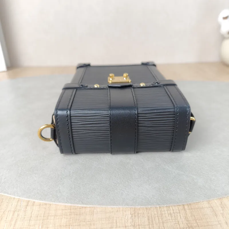 Louis Vuitton Crossbody Bag Trunk Vertical Chain Bag Black Epi Embossed Calfskinmini11 × 3.5 × 17.5 cm — detail view 3 of 10