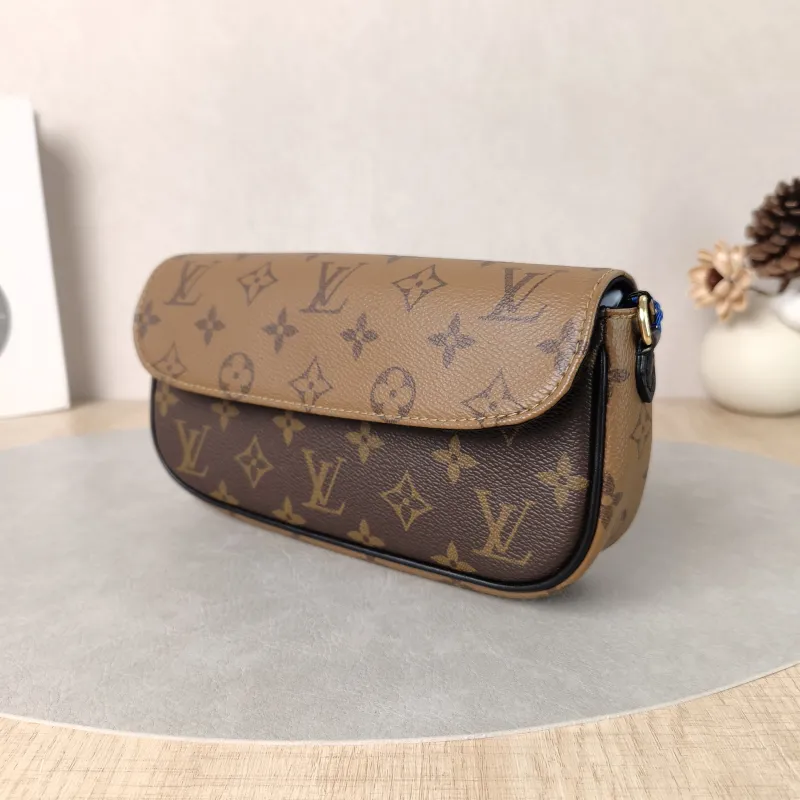Louis Vuitton Bag — cover view 4 of 6