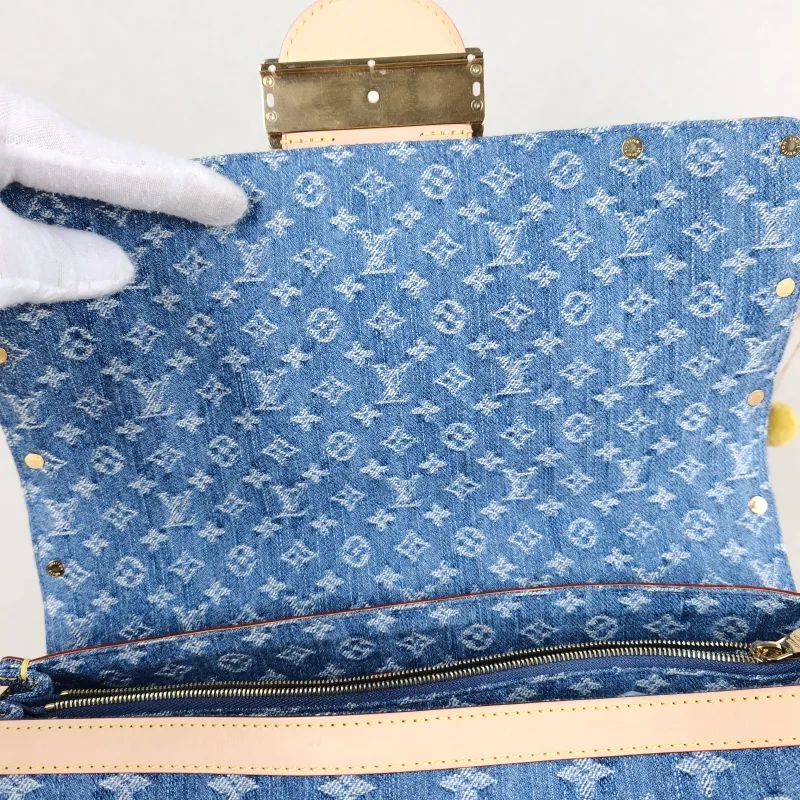 Louis Vuitton Shoulder Bag Dauphine Soft Shoulder Bag Blue Large28 × 11 × 20 cm — detail view 13 of 13