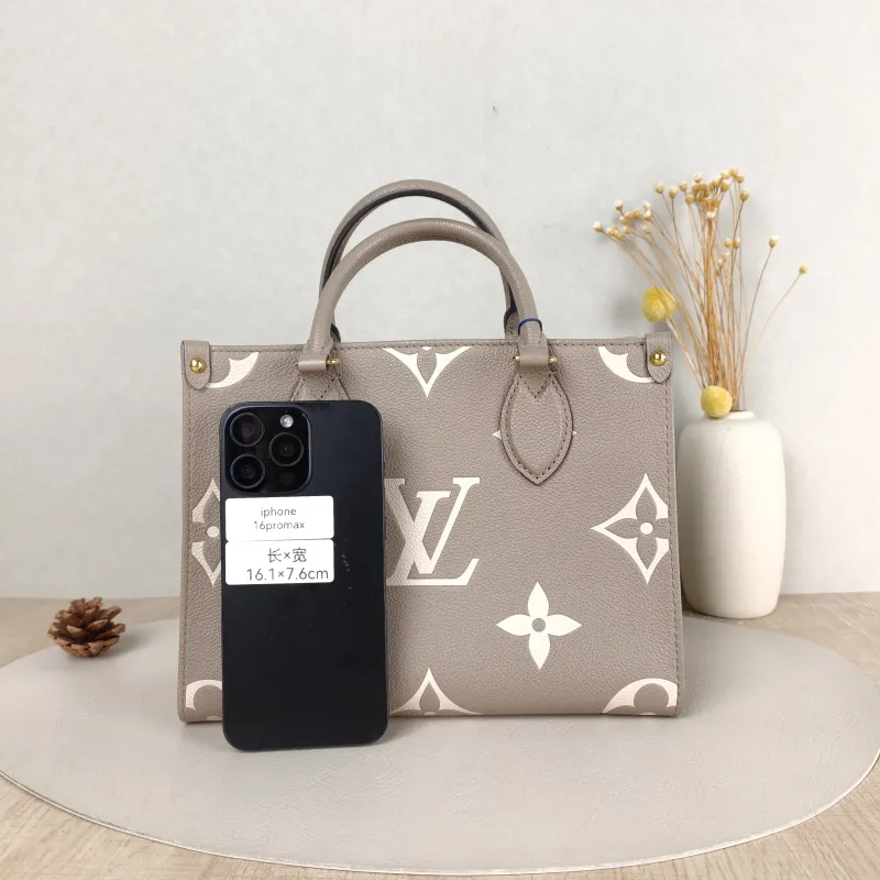 Louis Vuitton Shoulder Bag Onthego · White Monogram Empreinte Embossed Calfskin Small 25 × 11.5 × 19 cm — cover view 5 of 5