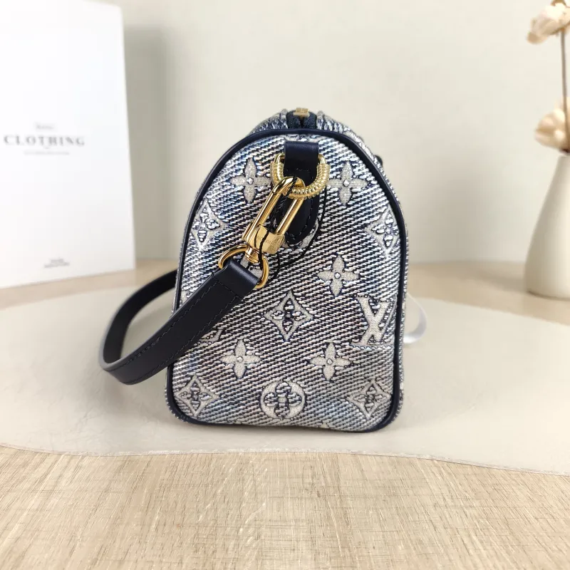 Louis Vuitton Crossbody Bag Speedy20 Grey Calfskin One Size 20.5 × 12 × 13.5 cm — detail view 7 of 10