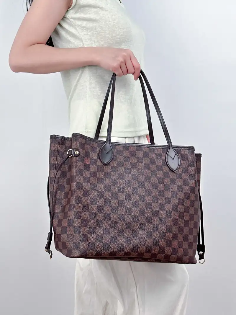 Louis Vuitton Shoulder Bag Neverfull Damier Ebene PVC Medium 31 × 14 × 28 cm — on-model view 3 of 3