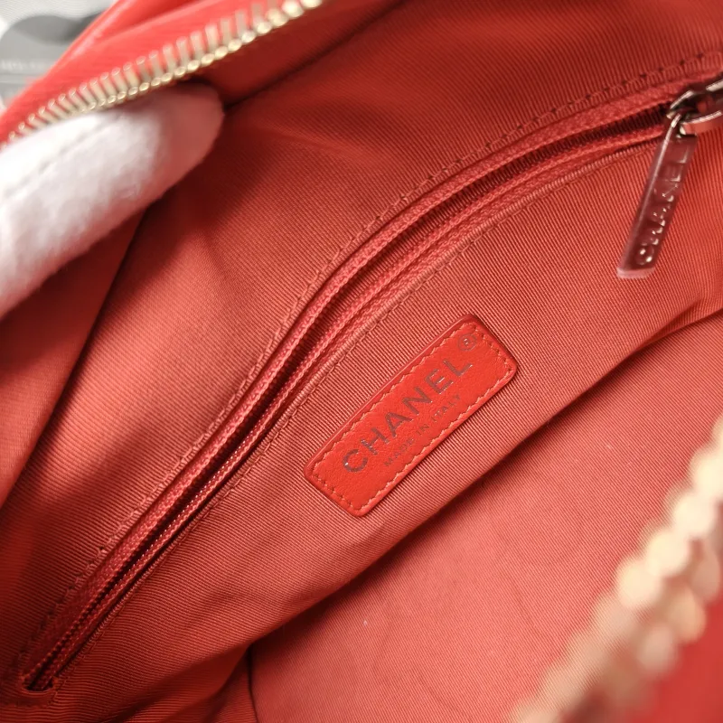 Chanel Crossbody Bag Gabrielle Gabrielle Bag Red CC alfskin Small20 × 8 × 15 cm — detail view 11 of 15