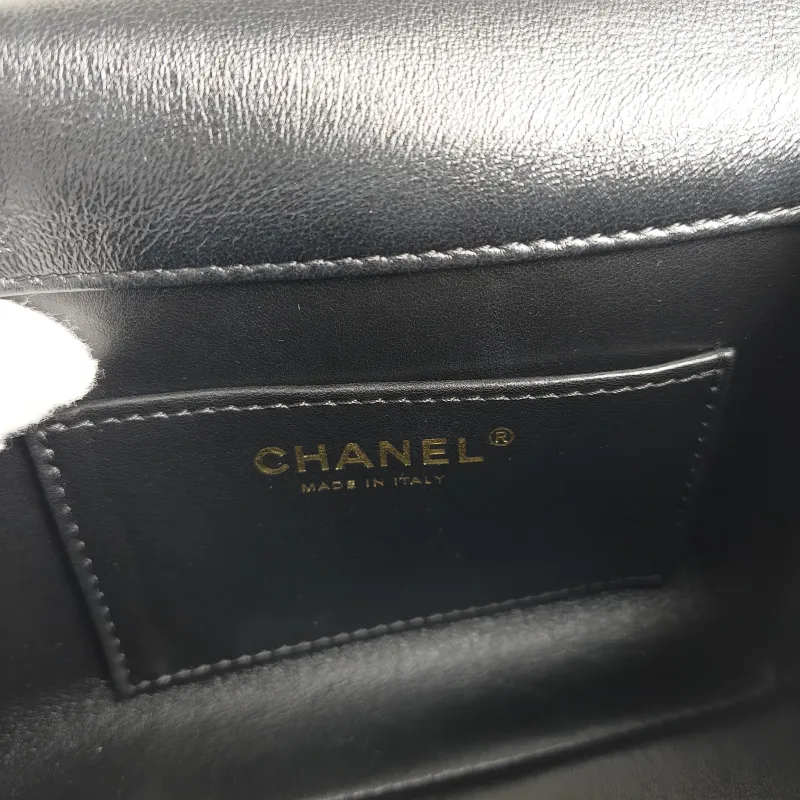 Chanel Crossbody Bag Pearl Black Lambskin Mini 19 × 7 × 13 cm — detail view 10 of 12