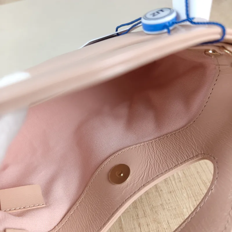 Chanel Crossbody Bag 31Bag Pink nano 20.5 × 3.5 × 17 cm — detail view 4 of 11