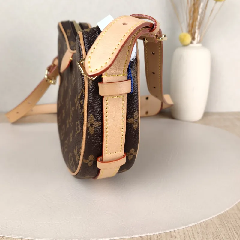 Louis Vuitton Shoulder Bag Croissant Monogram PVC Medium25 × 5 × 15 cm — detail view 9 of 13