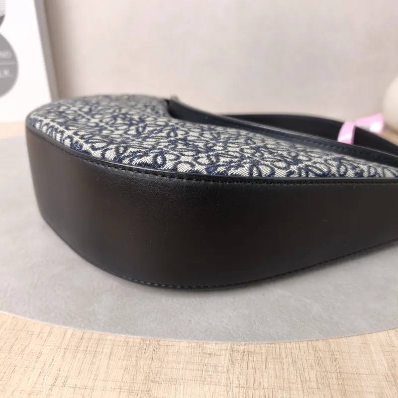 LOEWE Shoulder Bag luna Shoulder Bag Black Canvas Small 30 × 6 × 21 cm — detail view 2 of 11