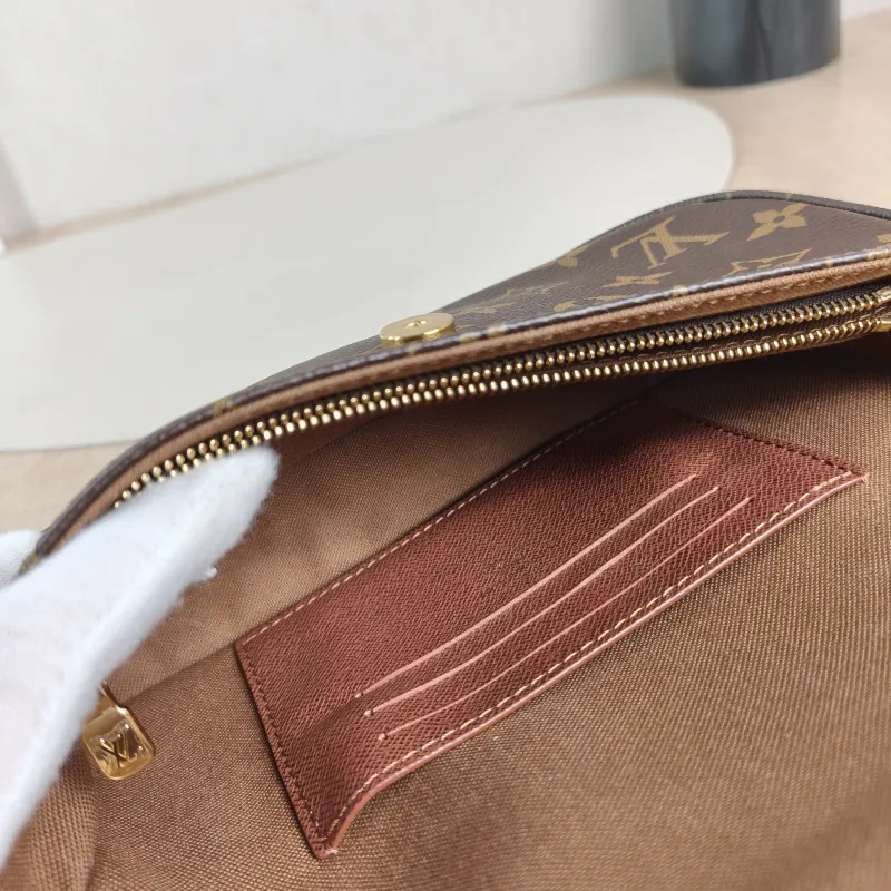 Louis Vuitton Crossbody Bag IVY Monogram PVC Small 23.5 × 4.3 × 12 cm — detail view 10 of 13