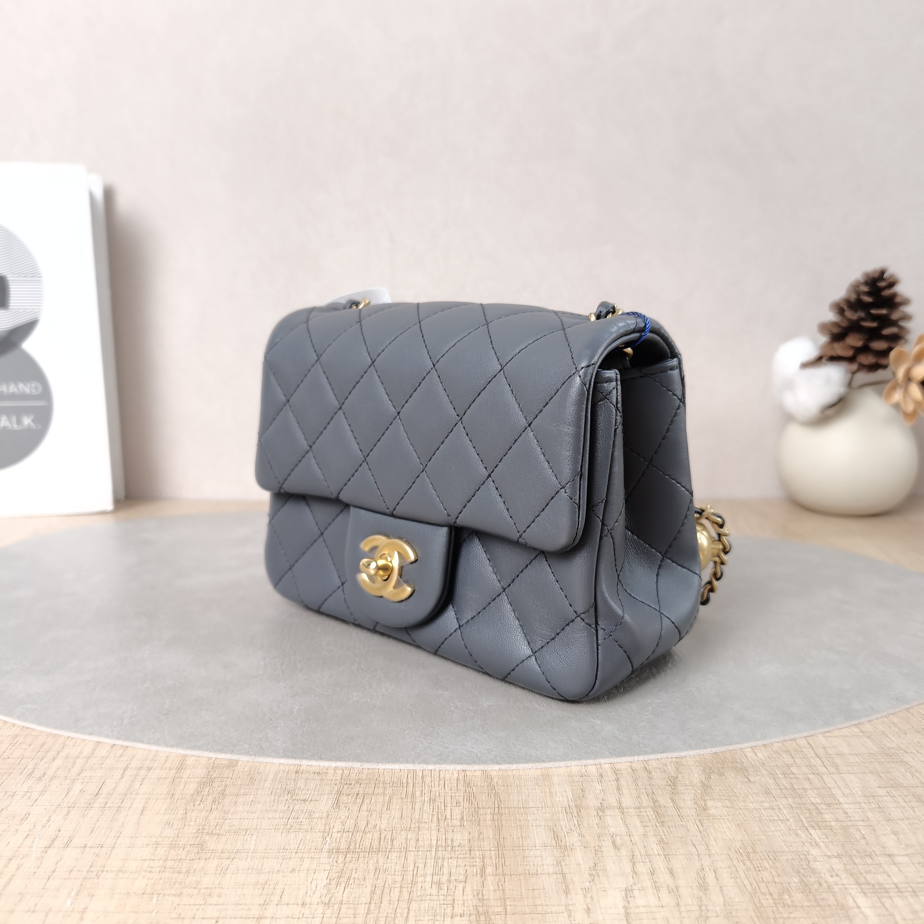 Chanel Crossbody Bag Dark Grey Lambskin One Size17 × 8 × 13.5 cm — cover view 2 of 5