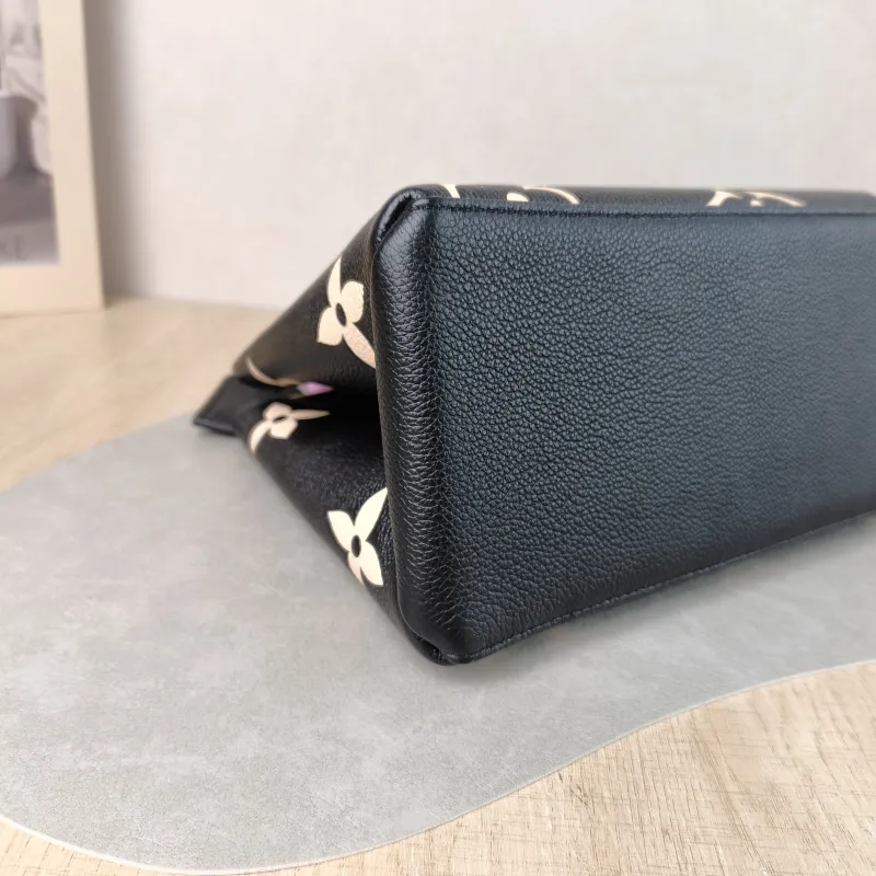Louis Vuitton Crossbody Bag PETIT PALAIS Tote Bag Monogram Empreinte Embossed Calfskin Small 29 × 12.5 × 18 cm — detail view 3 of 13