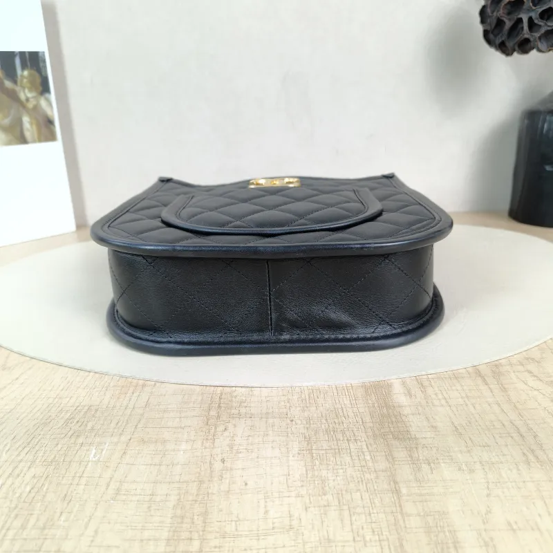 Chanel Crossbody Bag hobo Black Calfskin One Size 22 × 6 × 24 cm — cover view 3 of 6