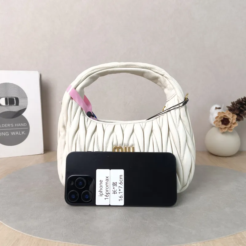 Miumiu Shoulder Bag Wander Matelassé Hobo White Lambskin Small20 × 6 × 17 cm — cover view 5 of 6