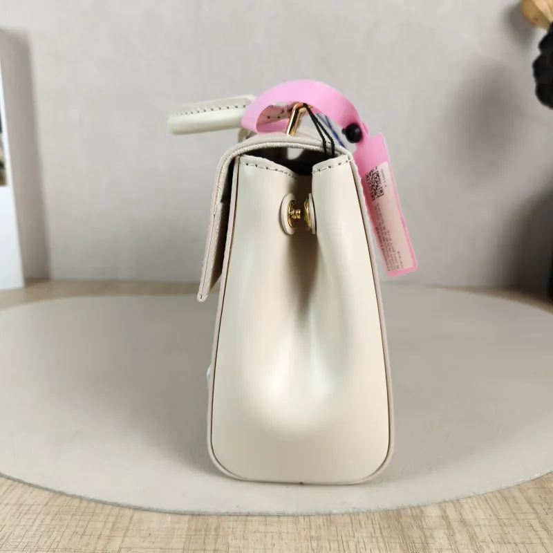 Louis Vuitton Crossbody Bag CLUNY White Epi Embossed Calfskin Mini 20 × 7.5 × 16 cm — detail view 10 of 14