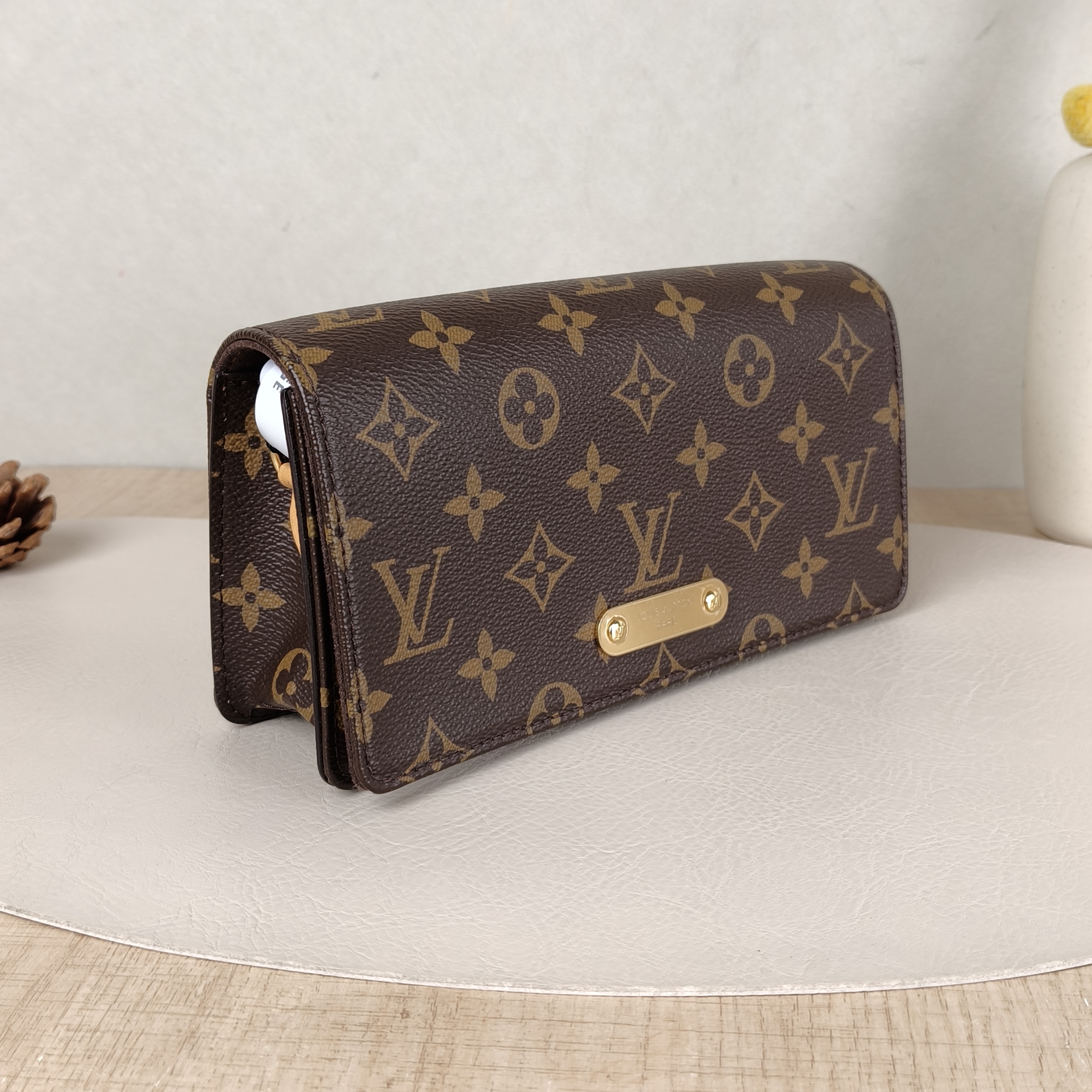 Louis Vuitton Crossbody Bag LILY Chain Bagwoc Monogram PVC21 × 3.5 × 10.5 cm — cover view 2 of 5
