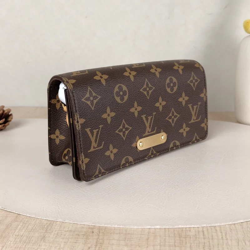 Louis Vuitton Crossbody Bag LILY Chain Bagwoc Monogram PVC21 × 3.5 × 10.5 cm — cover view 2 of 5