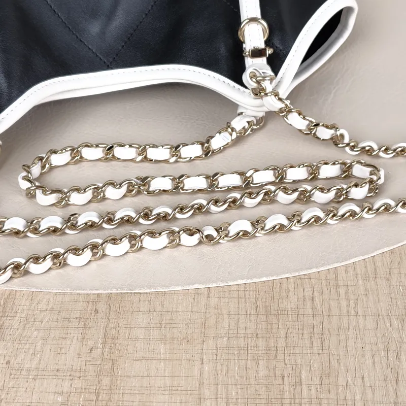 Chanel Shoulder Bag cocobeach Collection Black Lambskinmini29 × 6 × 20 cm — detail view 9 of 10
