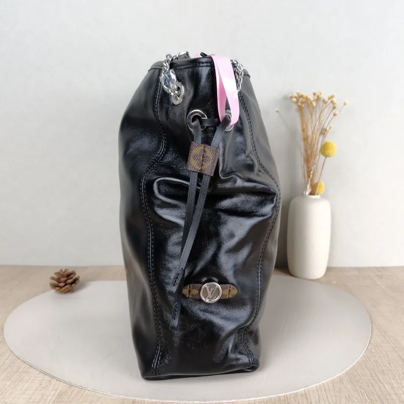 Louis Vuitton Shoulder Bag Off Duty Vibe Chain Bag Black SL ambskin Medium 33 × 11.5 × 24 cm — detail view 2 of 11