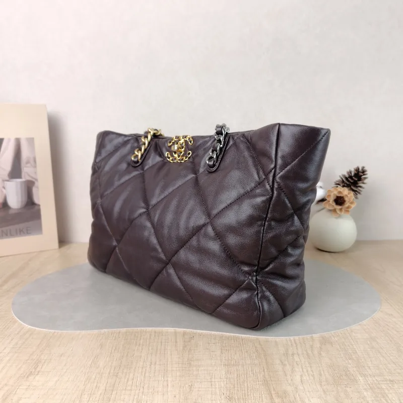 Chanel Shoulder Bag 19 bag Tote Bag Lambskin One Size 33 × 10.5 × 23 cm — cover view 4 of 5