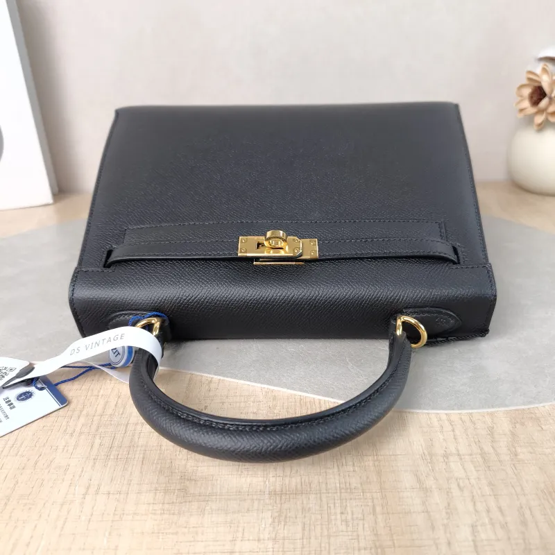 Hermès Shoulder Bag Kelly 25 Gold-Tone Hardware Black with Gold-Tone Hardware Epsom Calfskin Small 25 × 7 × 17 cm W — detail view 6 of 14
