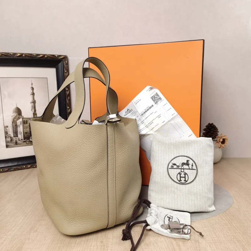 Hermès Top Handle Bag Picotin Lock 22 22S2 Taurillon Clemence TC Calfskin Medium22 × 17 × 21 cm — cover view 5 of 6