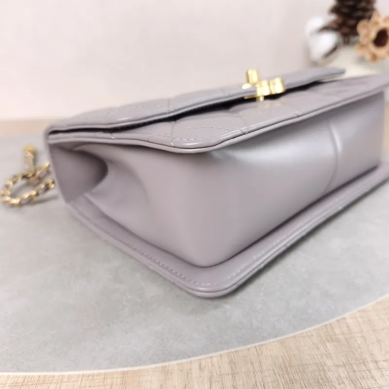 Chanel Crossbody Bag woc Calfskin Medium22 × 8 × 14.5 cm — detail view 11 of 16