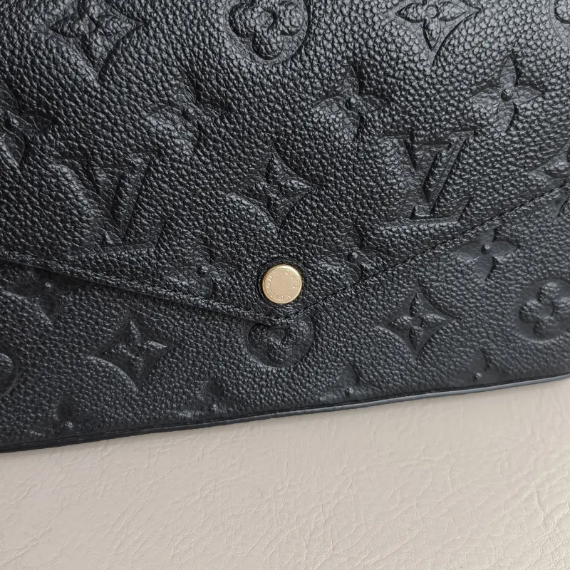 Louis Vuitton Crossbody Bag Pochette Félicie Black Calfskin Small21 × 3 × 12 cm — detail view 3 of 14