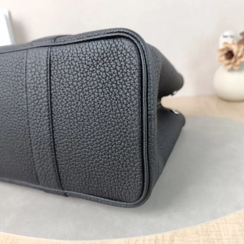 Hermès Top Handle Bag Garden Party 30 30Black Negonda Calfskin Medium30 × 13 × 21 cm — detail view 6 of 11