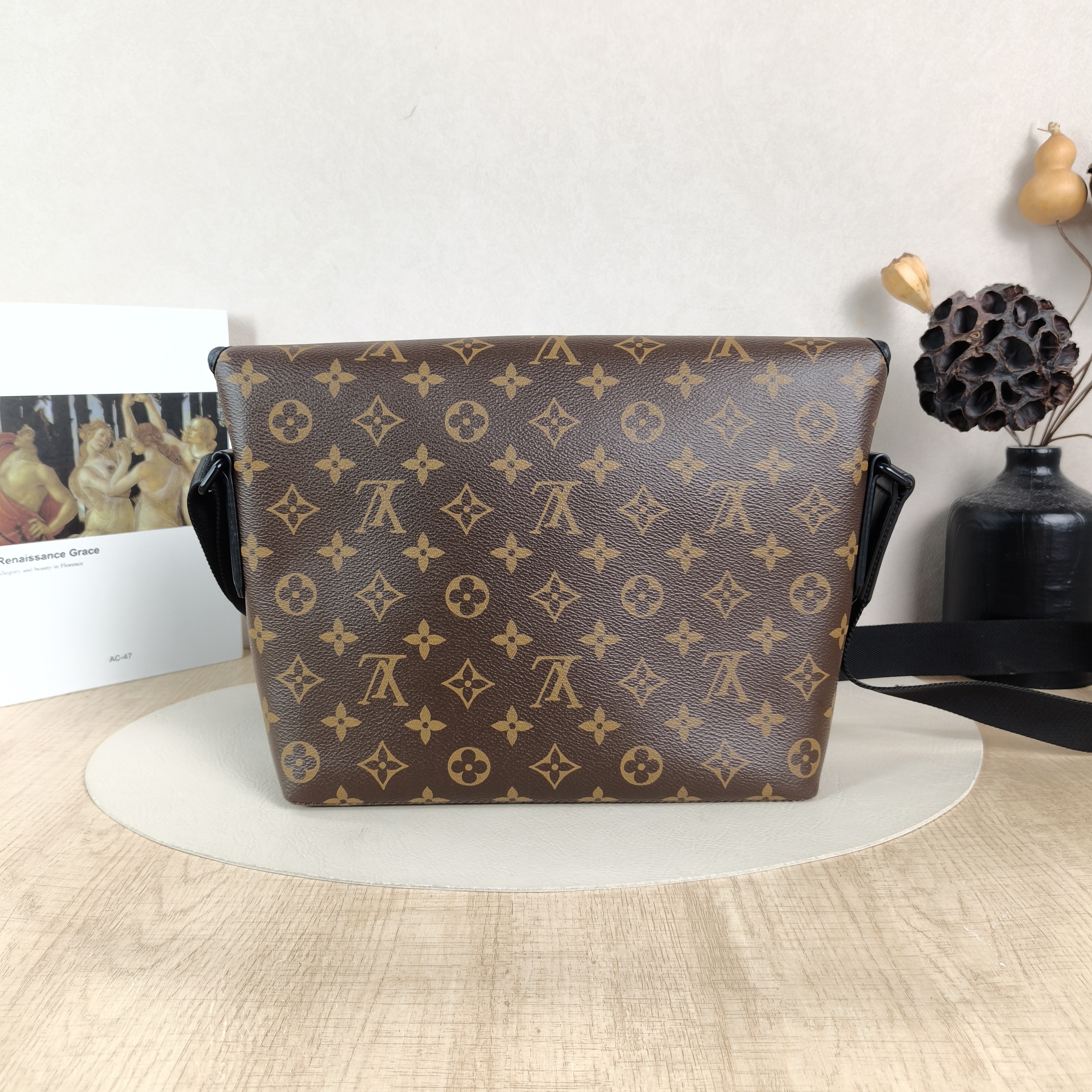 Louis Vuitton Crossbody Bag Magnetic Messenger Bag Monogram PVC One Size31.5 × 8 × 22 cm — cover view 4 of 5