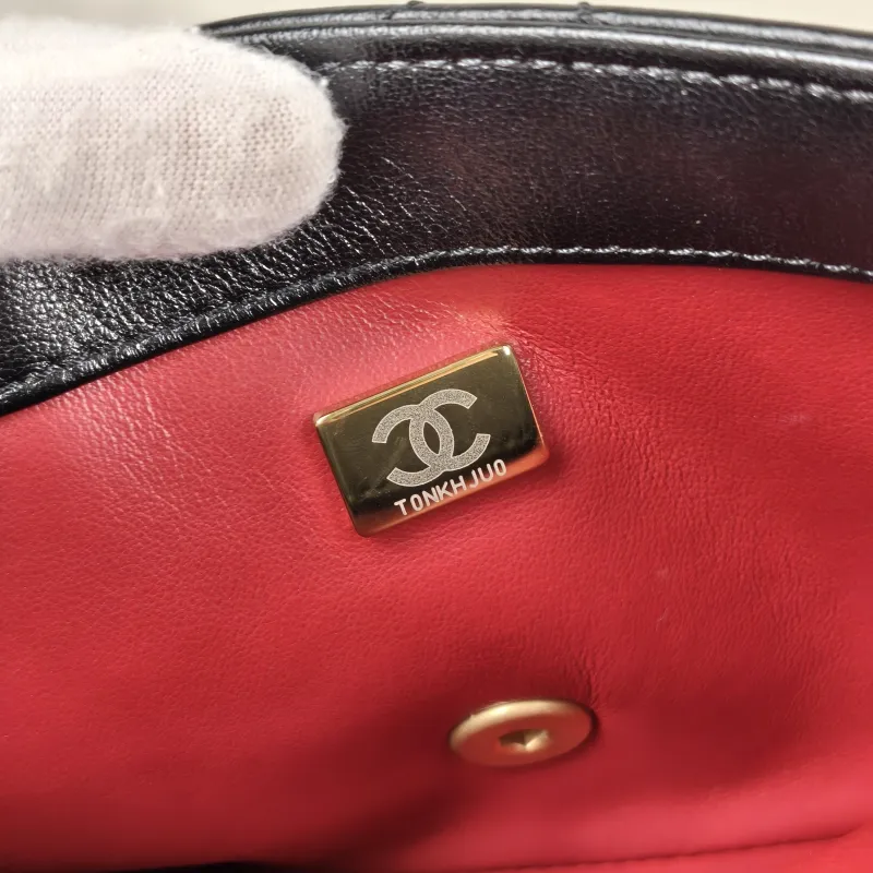 Chanel Crossbody Bag 23s Black Lambskin One Size 21 × 8 × 14 cm — detail view 8 of 12