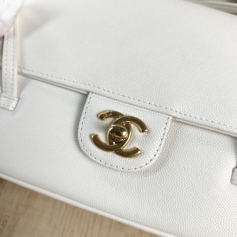 Chanel Shoulder Bag 26p preppy coco White Grained Calfskin Small 22 × 7 × 15 cm — detail view 8 of 12
