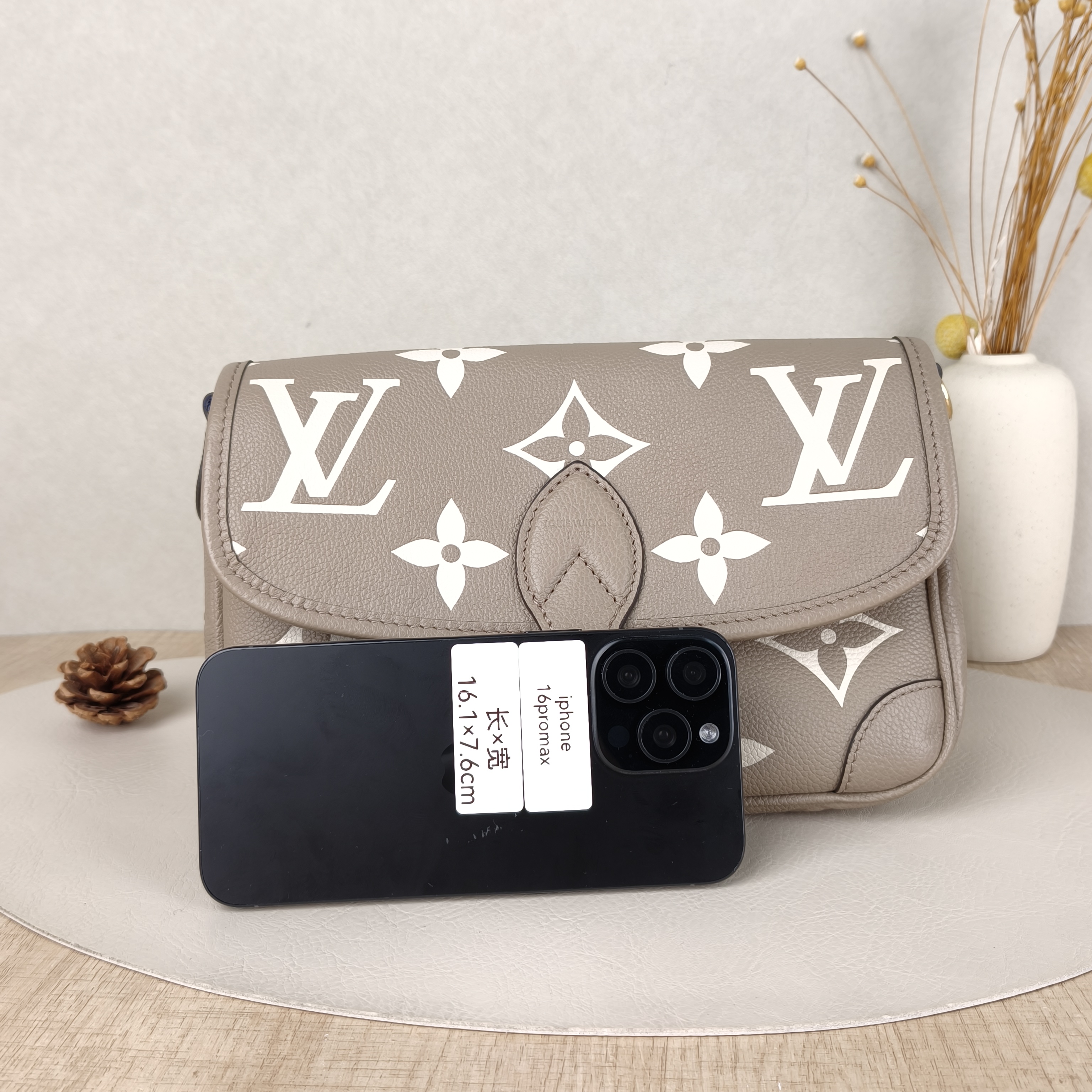 Louis Vuitton Crossbody Bag Diane Baguette Bag Empreinte Embossed Calfskin Monogram Small24 × 9 × 15 cm — cover view 2 of 5