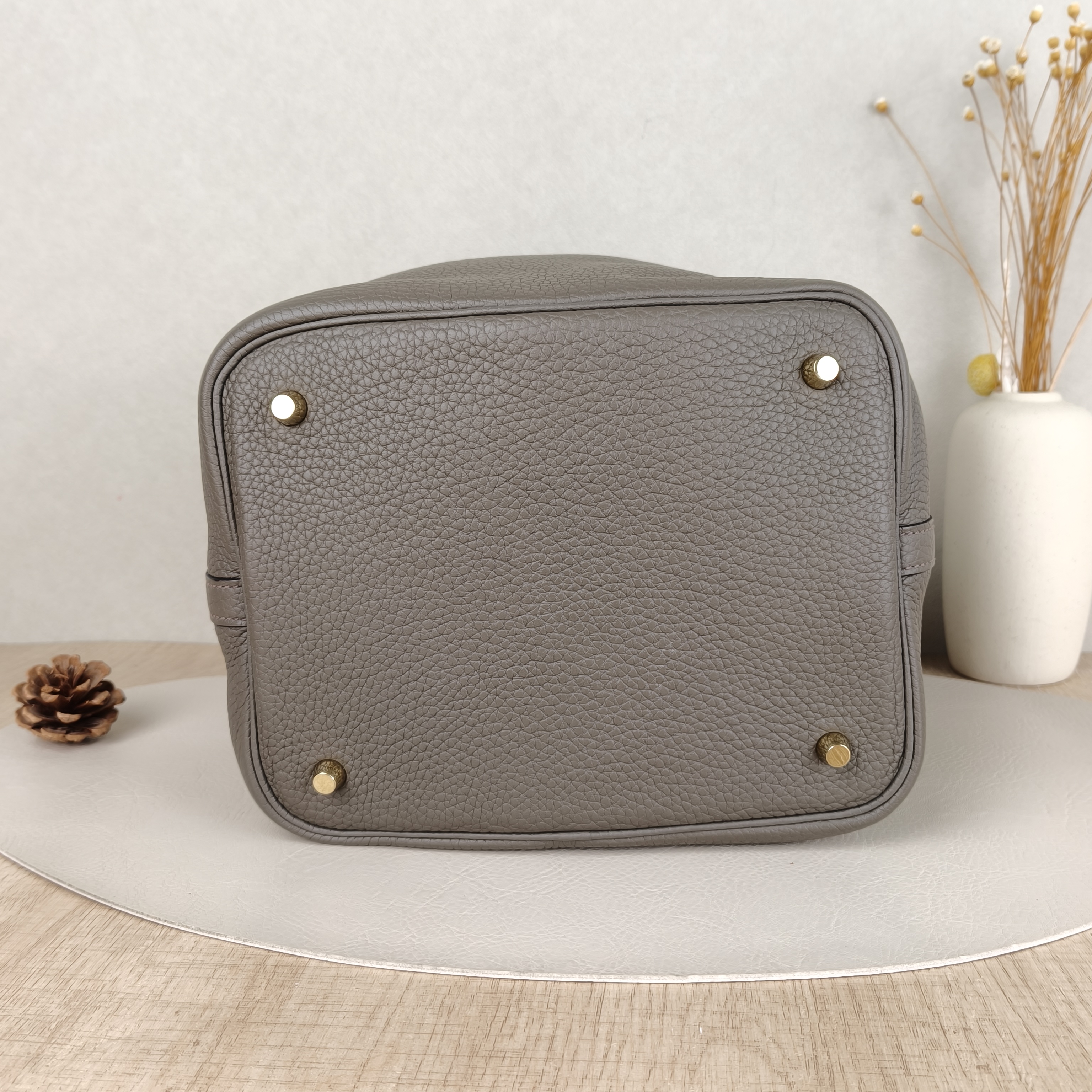 Hermès Top Handle Bag Picotin Lock 22 228F Taurillon Clemence TC Calfskin Medium22 × 17 × 21 cm — cover view 3 of 5