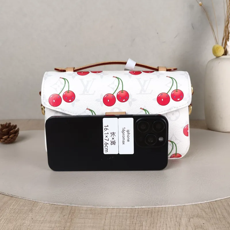 Louis Vuitton Crossbody Bag Pochette Métis East West White · PVC Small21.5 × 6 × 13.5 cm — cover view 5 of 5