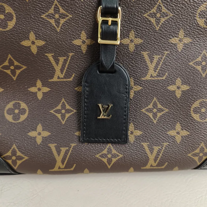 Louis Vuitton Crossbody Bag ODEON Monogram PVC Small 24 × 8 × 22 cm — detail view 4 of 12