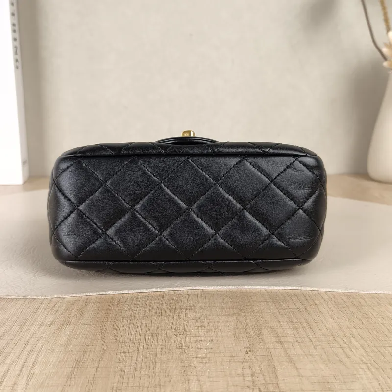 Chanel Crossbody Bag Black Lambskin One Size17 × 8 × 13.5 cm Conditioned — cover view 4 of 5