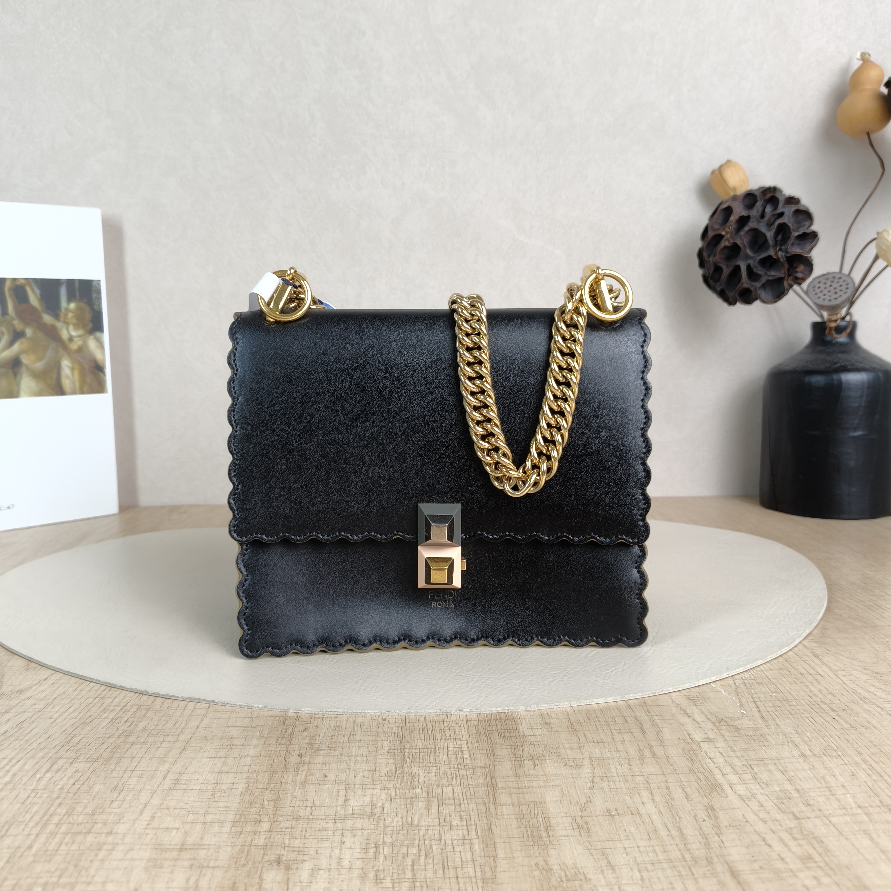 FENDI Crossbody Bag Kan I Chain Bag Crossbody Bag Black Calfskin Small19 × 9 × 17 cm