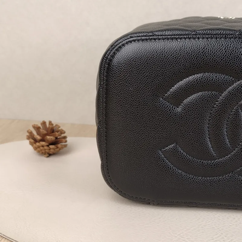 Chanel Top Handle Bag 22C Box Bag Cosmetic Bag Black Grained Calfskin 21 × 14 × 15 cm — detail view 11 of 15