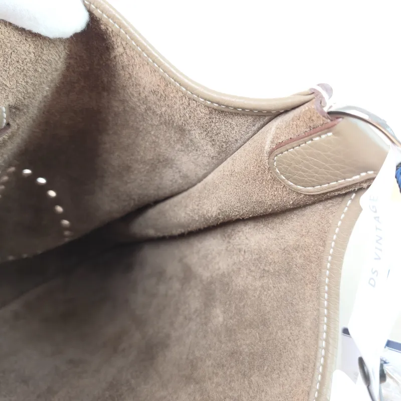 Hermès Crossbody Bag Evelyne 29 29 Taurillon Clemence TC Calfskin Small 29 × 8 × 30 cm W — detail view 4 of 12