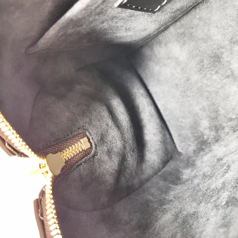Louis Vuitton Crossbody Bag Speedy Trunk 20Monogram PVC Small20.5 × 11 × 13.5 cm — detail view 3 of 18